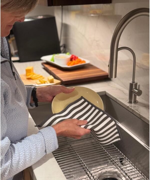 Severn Dish Cloths - No-Smell Dish Rags with Non-Scratch Wire Scrubber Side for Kitchen Cleaning. 4pk. Grime-Fighting Bamboo-Charcoal Microfiber 2-Sided Dishrags. Machine Wash + Dry. Gracie West - Image 6