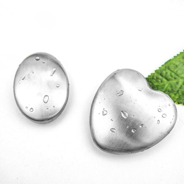 2 PCS Stainless Steel Soap, Magic Metal Odor Remover Bar Eliminating Smells Like Fish Onion Garlic Scents from Hands and Skin, Kitchen Gadgets (Heart Shape + Oval) - Image 4