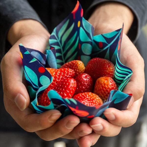 Beeswax Reusable Food Wraps - (6 Packs, 3 Sizes S,M,L, with 1 Meter Hemp Rope, Two Buttons) Plastic and Silicone Free, Eco-friendly Wrap, Wax Paper for Food,Flower Bee & Bird - Image 6