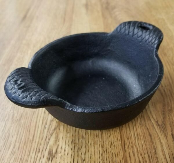 Mini Cast Iron Skillet Set of 4 – 12 Oz Capacity - Image 9