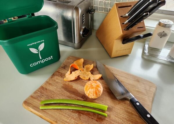 Small Green Compost Bin Container for Hanging on Kitchen Trash Container - Image 3