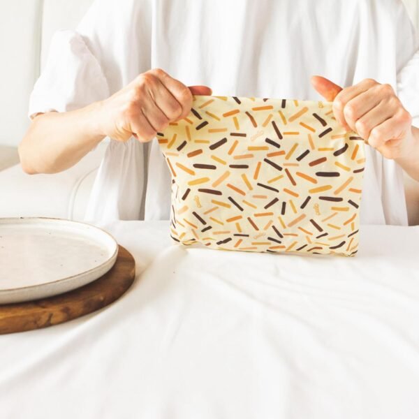 PEELO Beeswax Food Wrap Bag, Bee Wrap Sustainable Food Storage Wraps, Beeswax Bags Reusable, Beeswax Wraps for Food Reusable, Abstract Design, Medium - Image 9