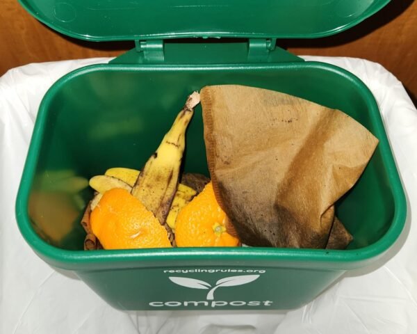 Small Green Compost Bin Container for Hanging on Kitchen Trash Container - Image 4